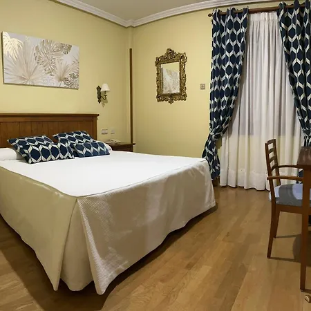 Hotel Casona De La Reyna 3*