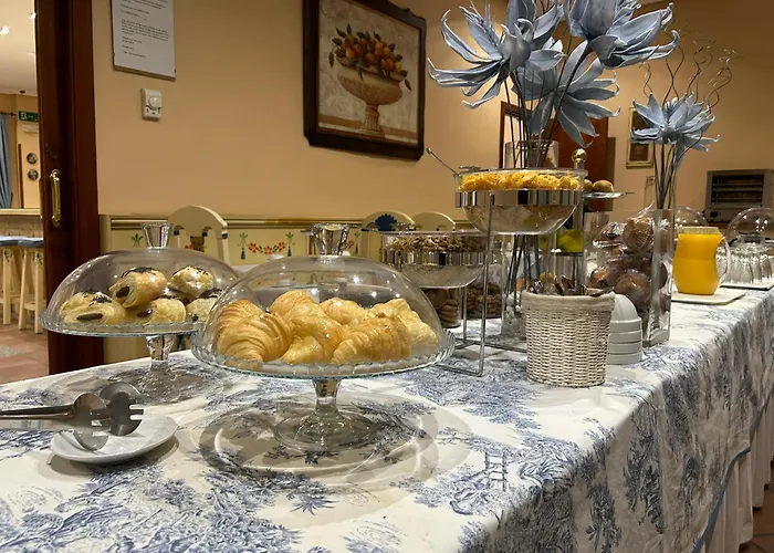 Hotel Casona De La Reyna 3*