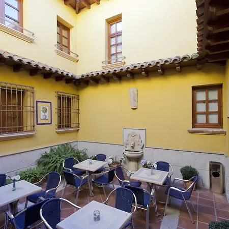 Готель Casona De La Reyna 3*