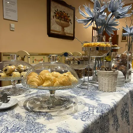 Hotel Casona De La Reyna 3*