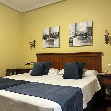 Hotel Casona De La Reyna 3*